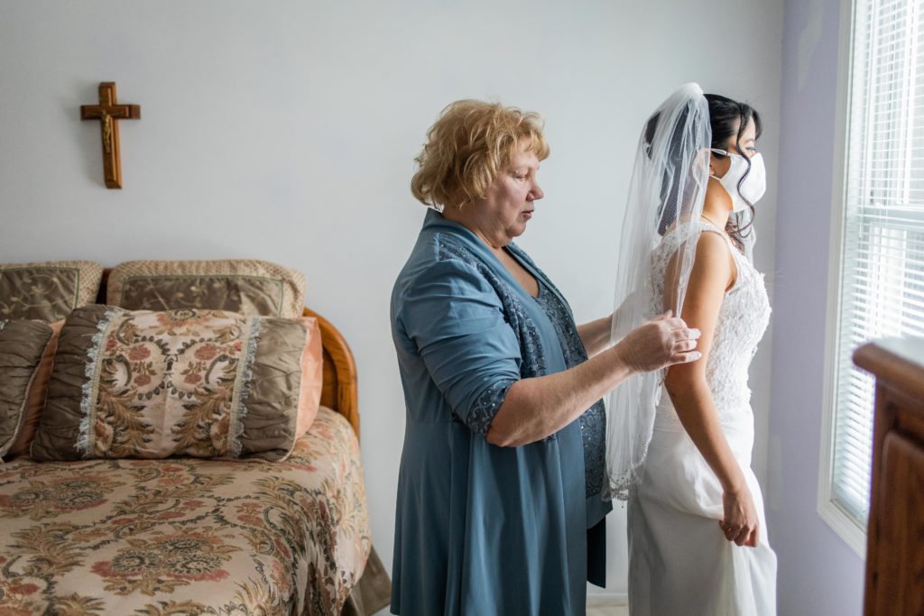 Bride's mother in law putting on her veil